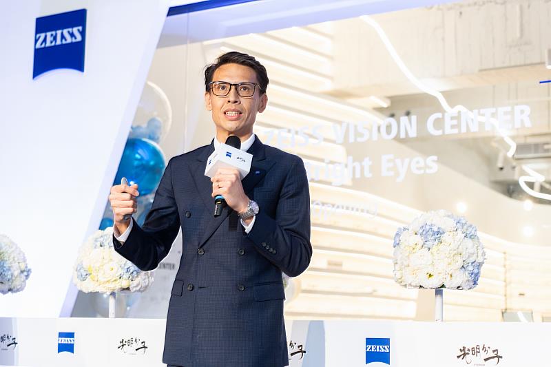 蔡司台灣總經理章平達表示選擇竹北光明分子眼鏡做為品牌首間旗艦店，期待持續深化蔡司優視力生態圈