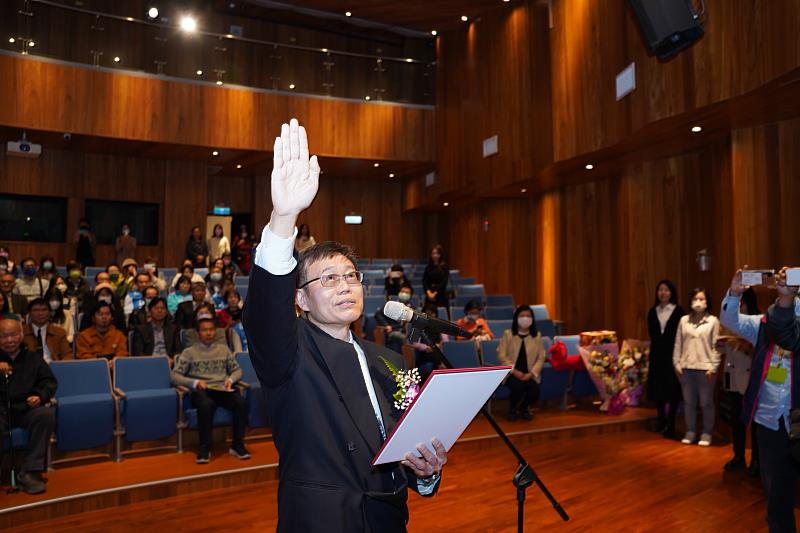 文化局新任局長章宗耀完成宣誓。
