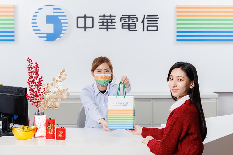 中華電信鼓勵民眾數位閱讀齊顧環境永續，現搭配精采5G購機「悅讀雙享包」方案享獨家優惠，輕鬆入手HannsNote2全彩電子書閱讀器。