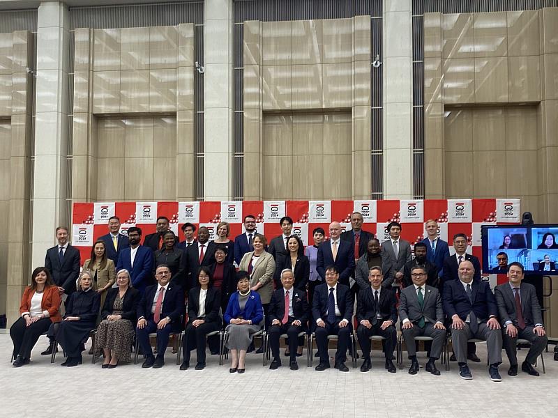 東京知事小池百合子與36國50城市代表（新北柯副秘書長於第二排右1）代表合照