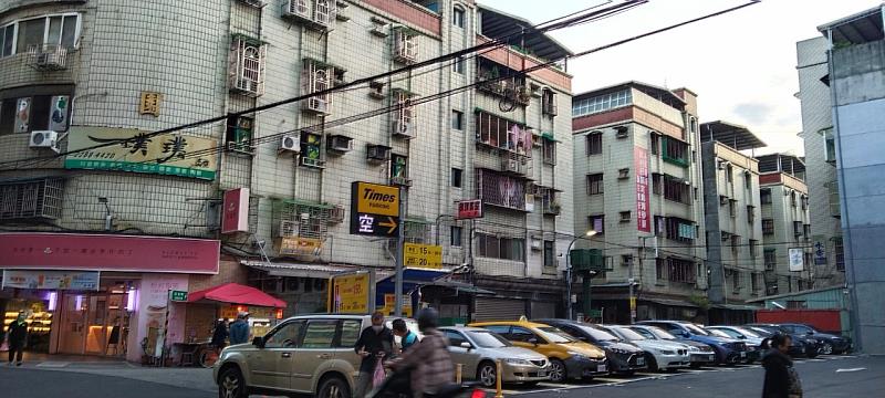 蘆洲「海砂屋一條街」第一案-長安街193巷更新案,更新事業暨權利變換計畫已於1月19日報核。(新北住都中心提供)