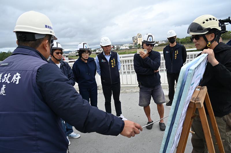 臺東縣長饒慶鈴推動太平溪右岸一路通 4月底市區段全線通車 馬蘭橋下游右岸將闢草地球場提供民眾使用