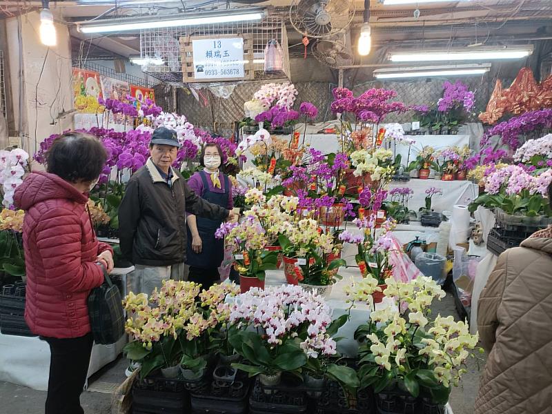 過年前民眾採買應景花卉