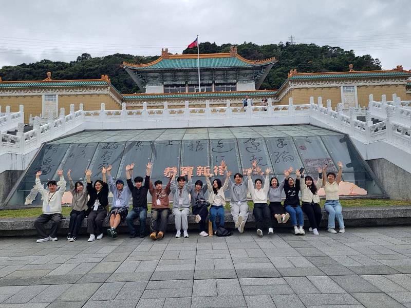 課程最後帶領「中華文化和華語教學海外研修團」到臺北故宮博物院參觀。