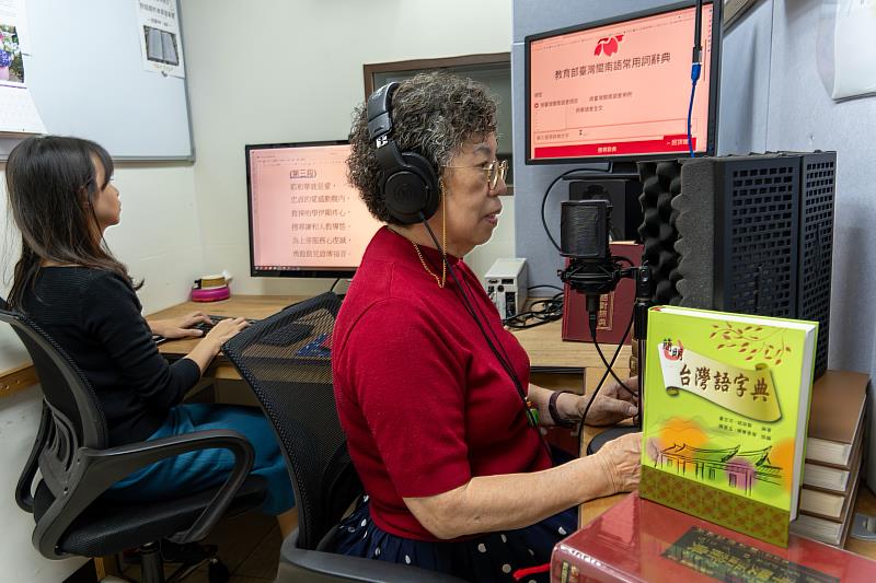 The Min Nan translation team of Jehovah’s Witnesses is responsible for translating and recording Min Nan text and media. (Photo courtesy of Jehovah’s Witnesses)