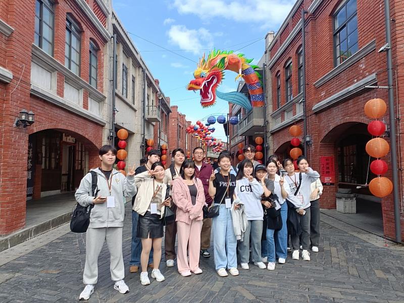 「中華文化和華語教學海外研修團」到宜蘭傳統藝術中心參訪。