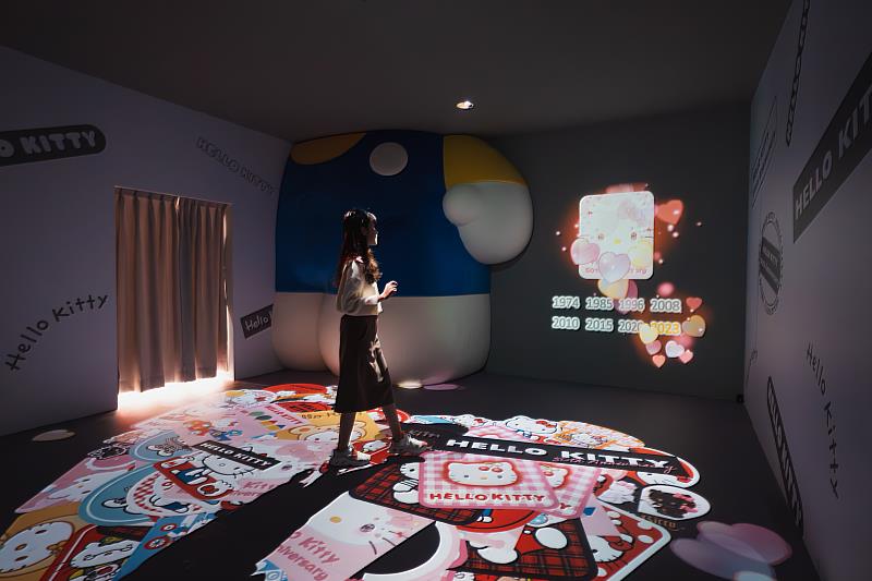 「知識探索區」透過不同互動體驗認識Hello Kitty歷年設計，以及貫穿樓層概念立體裝置