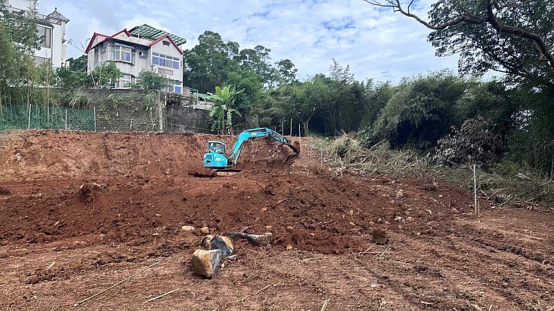 於山坡地範圍未經申請或未依申請內容擅自開挖整地，違反水土保持法可處6萬至30萬罰鍰