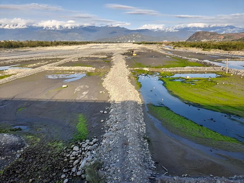 掌控天氣變化及河床狀況不間斷 臺東縣政府春節前持續強化卑南溪揚塵防制 守護臺東空氣品質