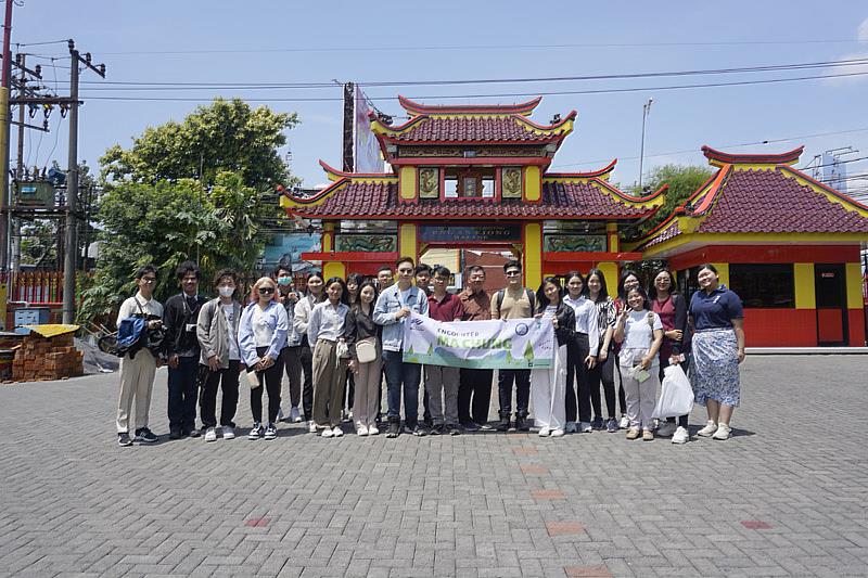 遊學團參訪印尼廟宇