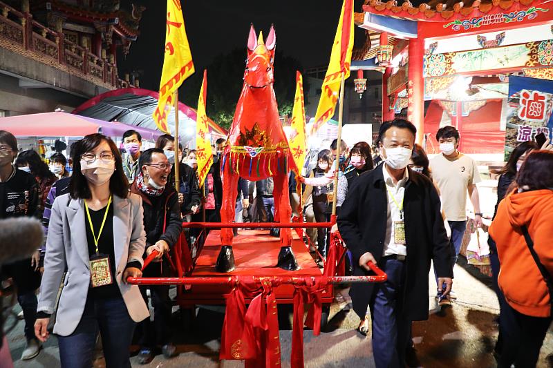 元宵必訪鹿草！翁章梁邀鄉親共同參與圓山宮火馬祭、品嚐在地美食