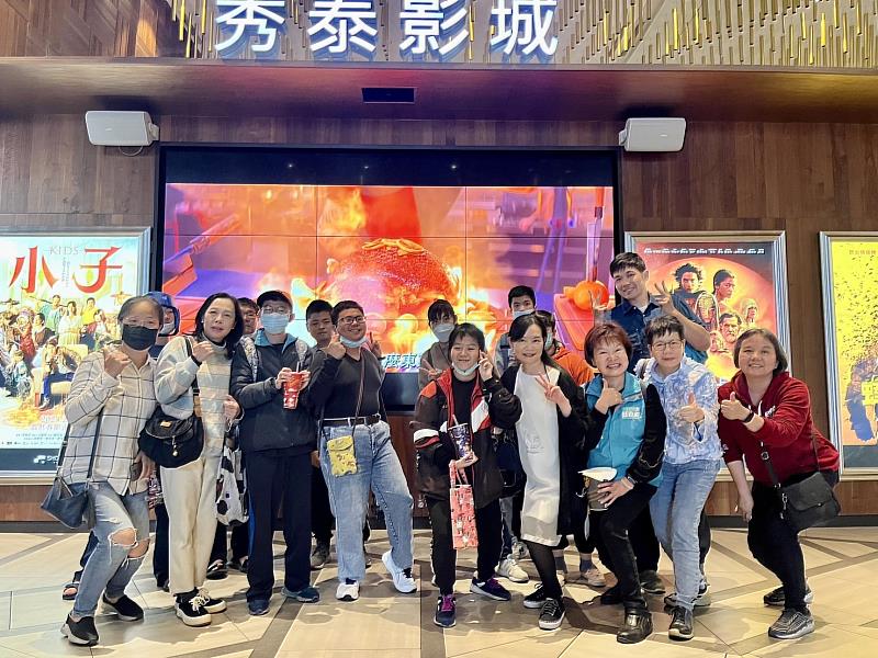 中華健康促進及照護協會送暖嘉義社工志工受邀觀賞國片《小子》-3