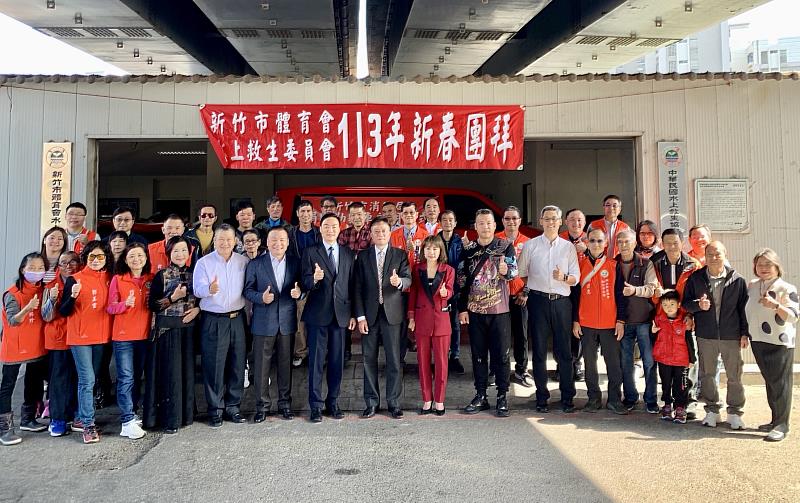 竹市消防局贈公務車輛活動大合照