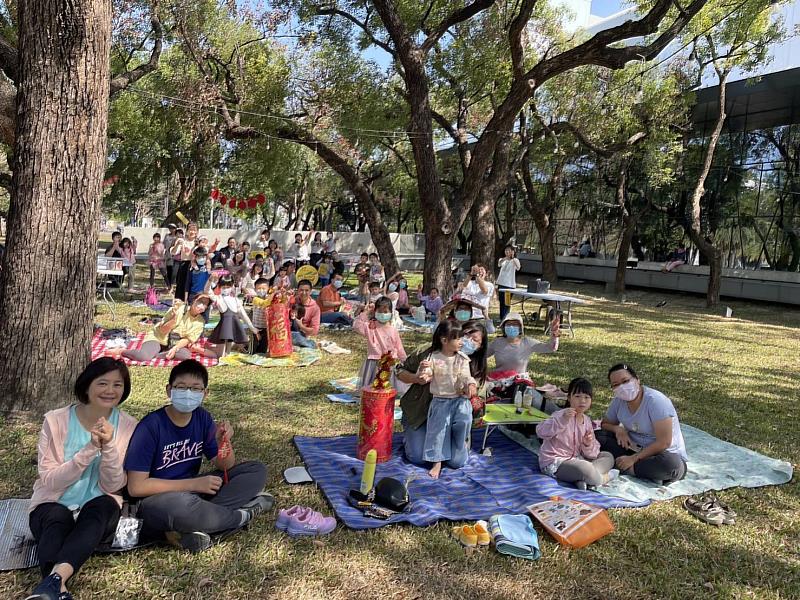 屏東縣立圖書館總館串聯縣內鄉鎮圖書館，共同辦理母語日活動