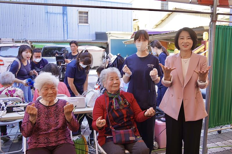 屏東社區服務量能再升級!印象建設有限公司捐贈社區行動生活復能車