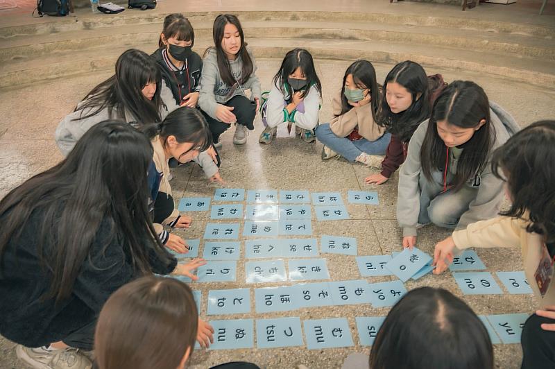 文藻國中雙外語冬令營提供第二外語及豐富的多元課程，有1/3學員回流參加。