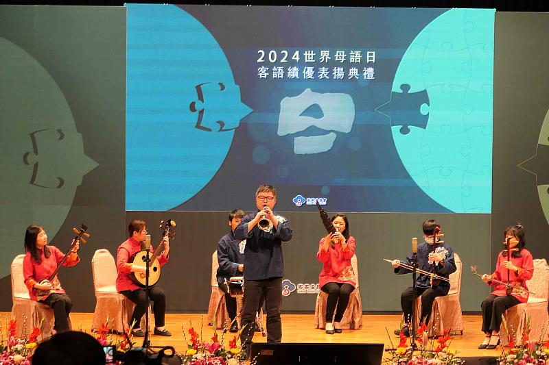 「陳家班北管八音團」帶來精彩開場表演