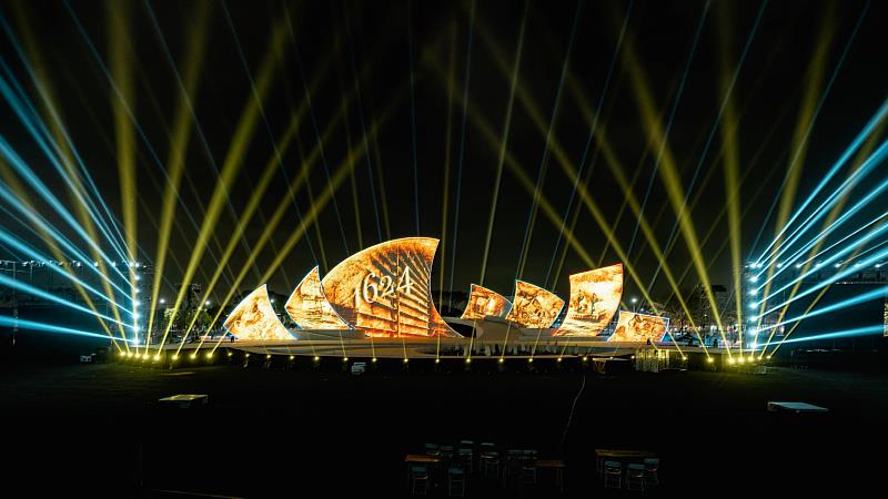 製作團隊年前便進駐活動會場，經歷為期數月的整地與舞臺搭建，高達18公尺的巨型舞臺大功告成，特殊的造型十分吸睛，已在這段時間內成為臺南高鐵站外一道亮眼的風景。
