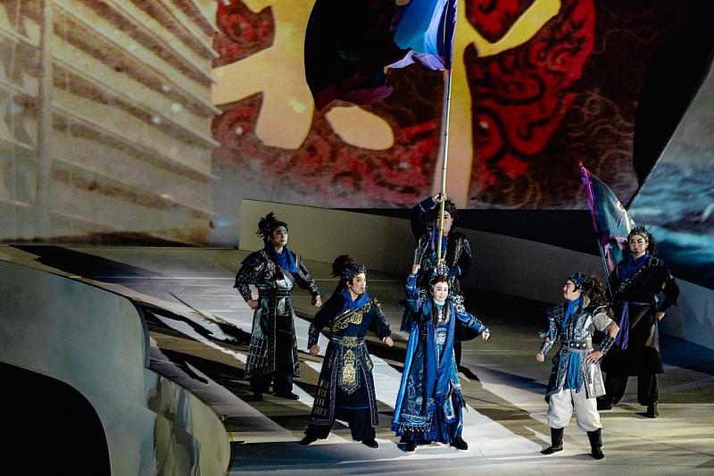 孫翠鳳飾演的鄭芝龍登場，帶領觀眾走向大航海時代的臺灣。
