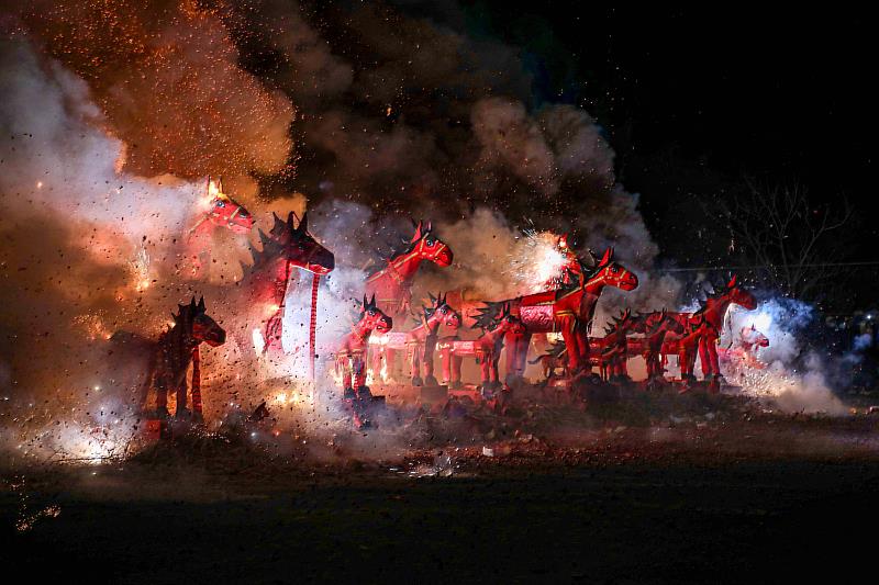 鹿草鄉年度元宵盛事圓山宮火馬祭震撼登場-5