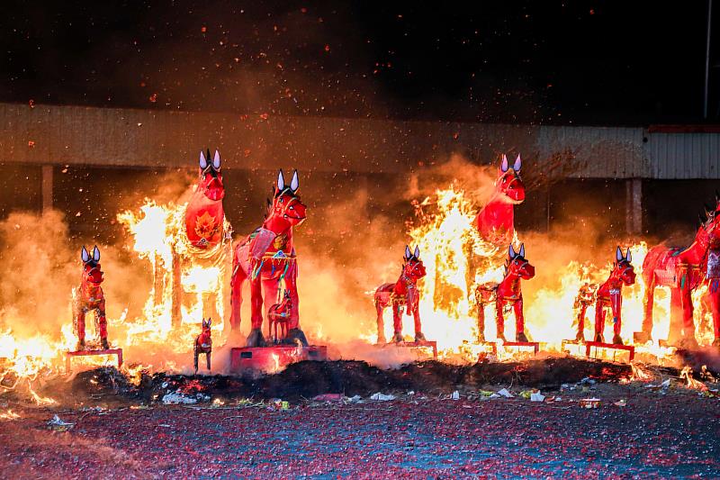 鹿草鄉年度元宵盛事圓山宮火馬祭震撼登場-1