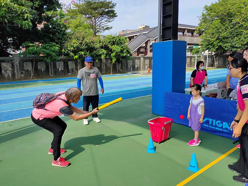 慈孝家庭選拔活動鼓勵家庭成員對彼此表達關懷、慈愛與尊重的態度。