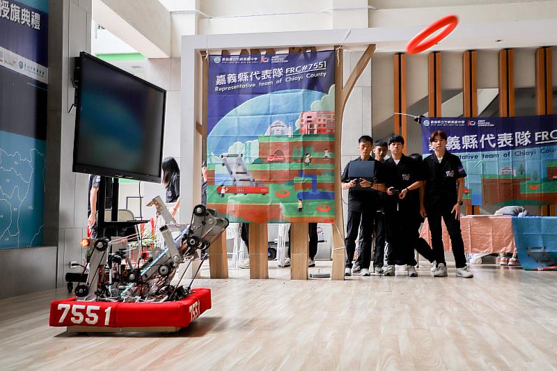 嘉義縣代表隊赴土耳其參加FRC機器人競賽縣長翁章梁授旗祝福-2
