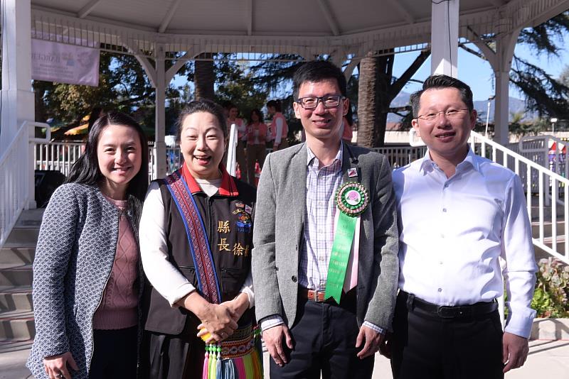 Magistrate Hsu and Mr. William Man(文尚丞), the mayor of Temple City