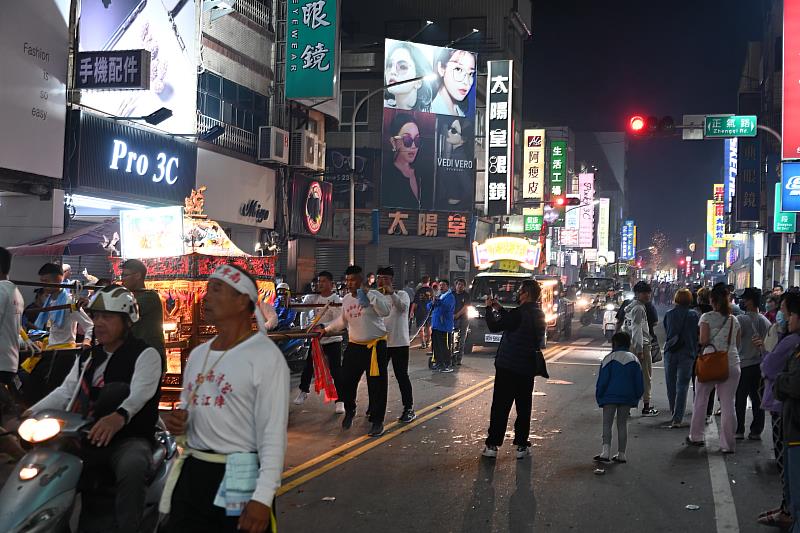 2024臺東元宵遶境平安順利 饒慶鈴感謝警力辛勞與參與各廟宇配合 共創愉悅盛會