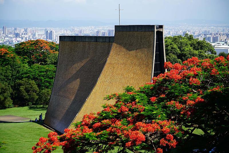 東海大學在國際排名中也相當亮眼，不僅連續四年奪下2023年泰晤士「世界大學影響力排名」台灣（非醫藥類）私立大學第一名的佳績。