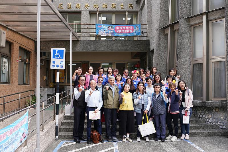 美國衛生及社會福利部首長及學者代表12月7日參訪花蓮慈濟醫院及秀林鄉「全人醫療整合計畫」執行成果。