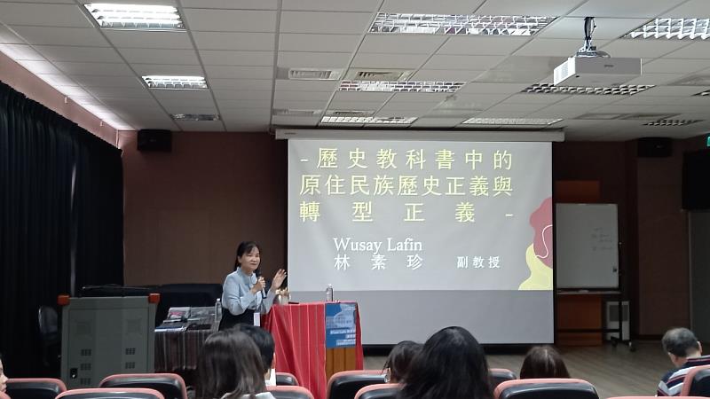 Wusay Lafin林素珍教授講授原住民族歷史正義與轉型正義。