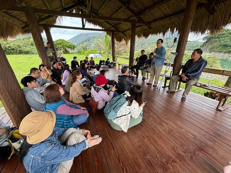 Safulo A. Cikatopay蔡中涵教授、許先忠村長及黃建治村長講述在地族人視角的大港口事件。