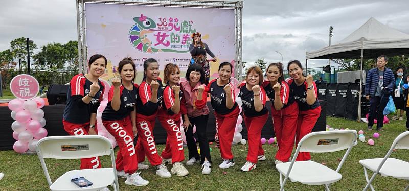 臺東縣府辦理三八婦女節慶祝活動   花獻女的美 展現臺東女魅力！