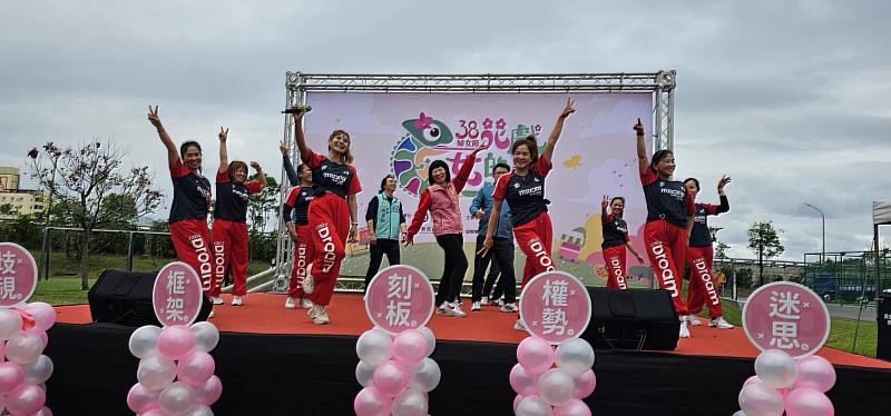 臺東縣府辦理三八婦女節慶祝活動   花獻女的美 展現臺東女魅力！