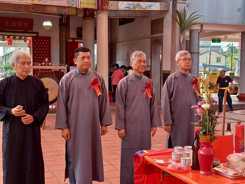 圖1 今日春祭忠義大典依現場人員引導進行三獻禮儀式，場面莊嚴隆重