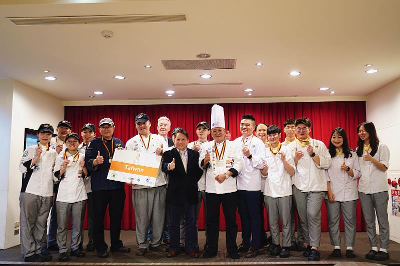 高餐大團隊「2024IKA德國奧林匹克廚藝競賽」榮獲14銀2銅