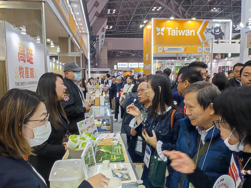 東京國際食品展開幕_買家與高雄農民團體、農企業洽談熱絡。
