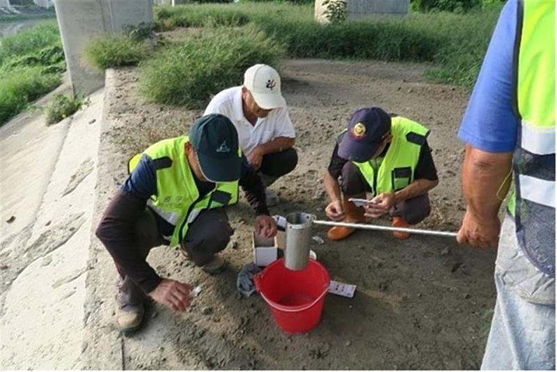 水環境巡守隊採水作業