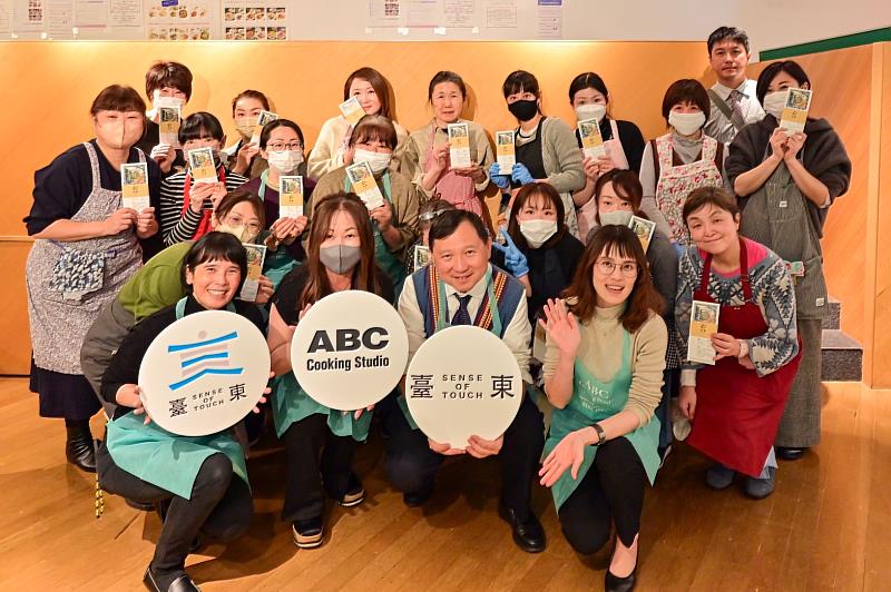 推廣臺東特色產業 臺東縣政府邀請日本民眾一起動手做料理