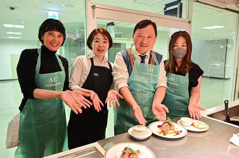 推廣臺東特色產業 臺東縣政府邀請日本民眾一起動手做料理