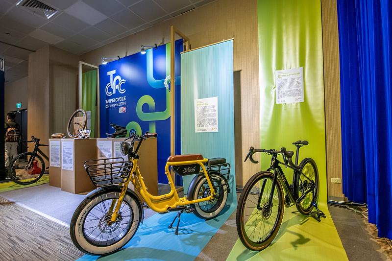 2024台北國際自行車展記者會現場有七件金質獎展示。(貿協提供)