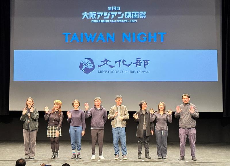 參展大阪亞洲影展的臺灣電影導演出席臺灣之夜，與日本影迷相見歡。