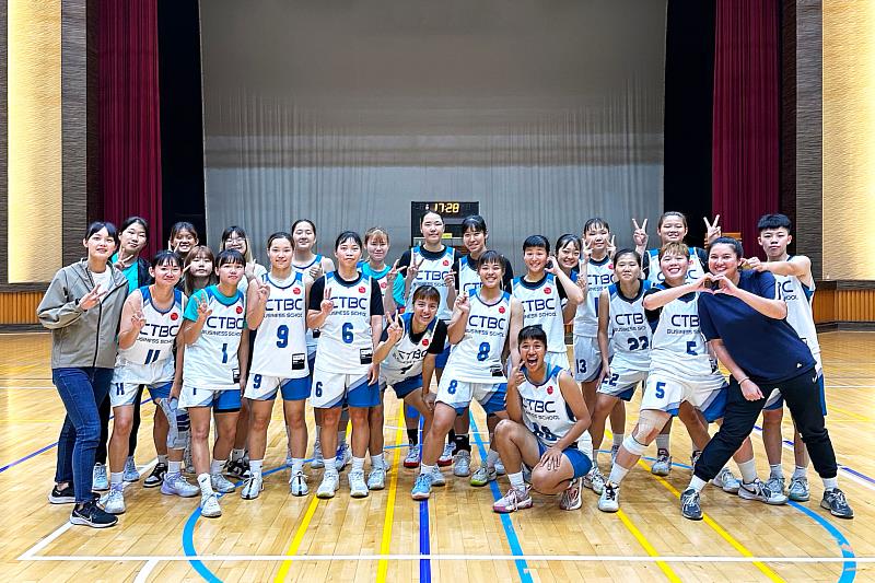 中金院公開組女子籃球隊分組第一之姿強勢挺進112學年度UBA公開女二級八強(圖/中信金融管理學院提供)