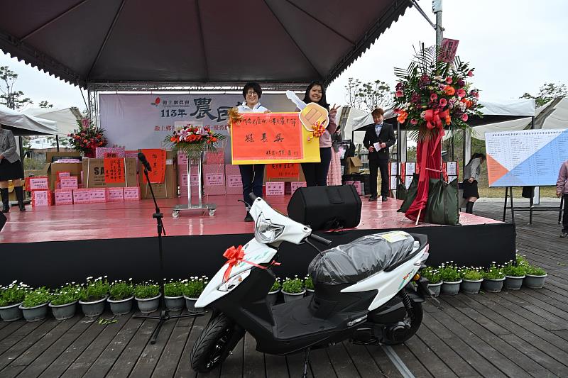 池上鄉農會農民節表彰優秀農民 饒慶鈴肯定池農推動觀光與農產行銷卓越績效 持續生產全國冠軍好米