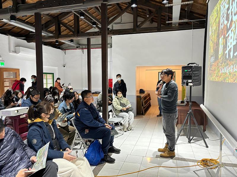 東海領袖中心舉辦「雲林虎尾建國眷村」參訪活動，透過建國眷村營運管理中心老師的經驗分享，讓同學對「地方創生」、「眷村文化」和「青年創業」有了更多了解。