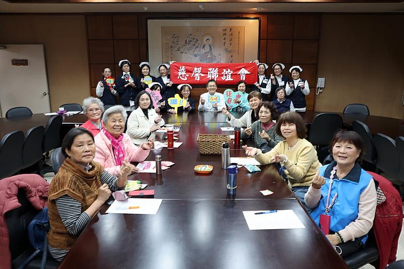 三月八日國際婦女節，花蓮慈院乳房醫學中心「慈馨病友會」舉行「與自己的美好關係－練習愛自己」健康講座。