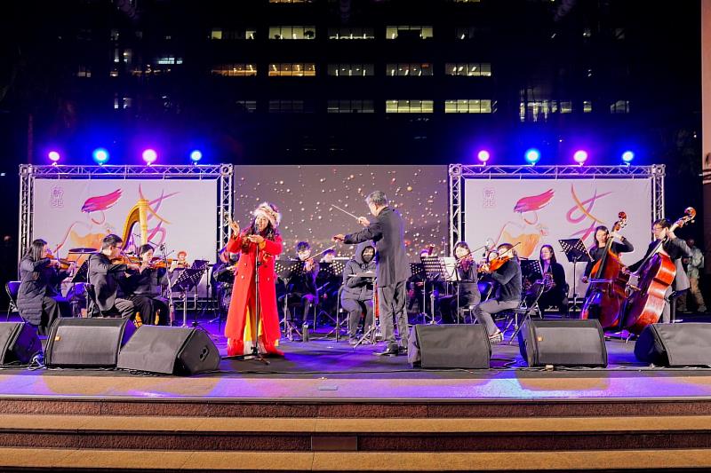 新北市交響樂團與歌手許景淳今(8)日一同為「新北女力綻放藝術饗宴」帶來演出