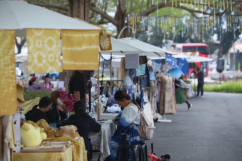 屏東智慧農業學校連兩日匯集天然染色品牌的植物系手染市集及工作坊