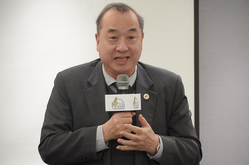 致理科技大學校長陳珠龍分享致理科大校園助貧模式。
